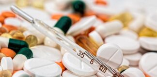Ile zarabia farmaceuta UK?