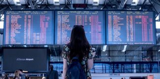 Czy trzeba zdjąć łańcuszek na lotnisku?