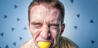 Co oznacza krzyż na fladze?